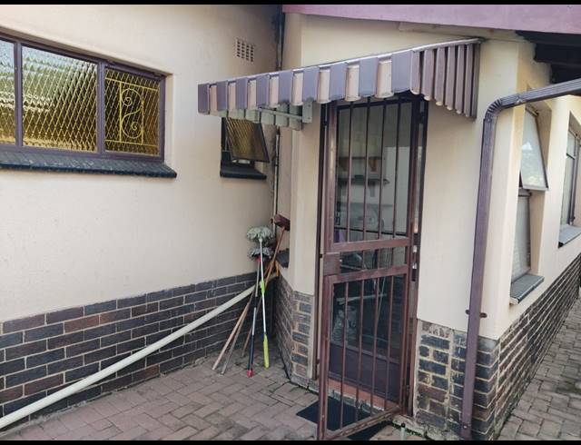 3 BEDROOM HOUSE FOR SALE IN KEMPTON PARK EXT 4